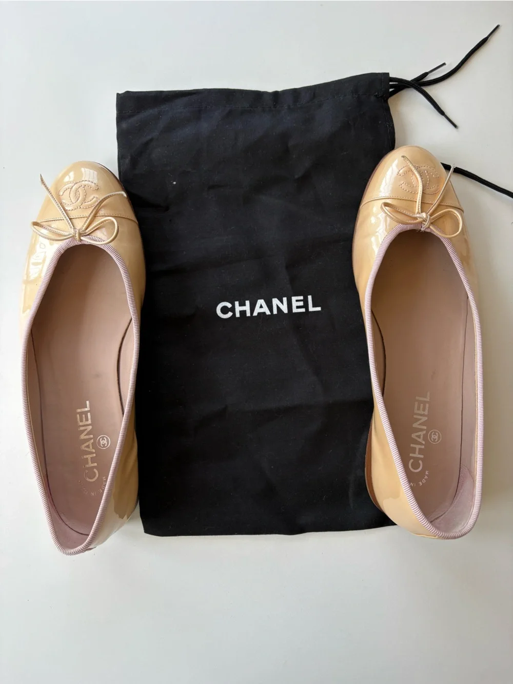 CHANEL Beige Patent Leather Bow Ballet Flats - Picture 5 of 6